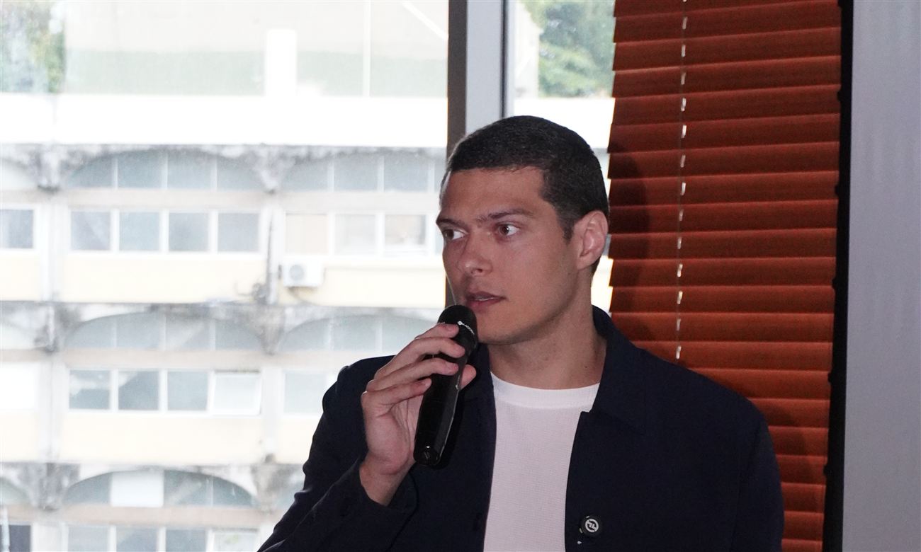 Mauricio Thomas palestrando na primeira edição do ECN Day